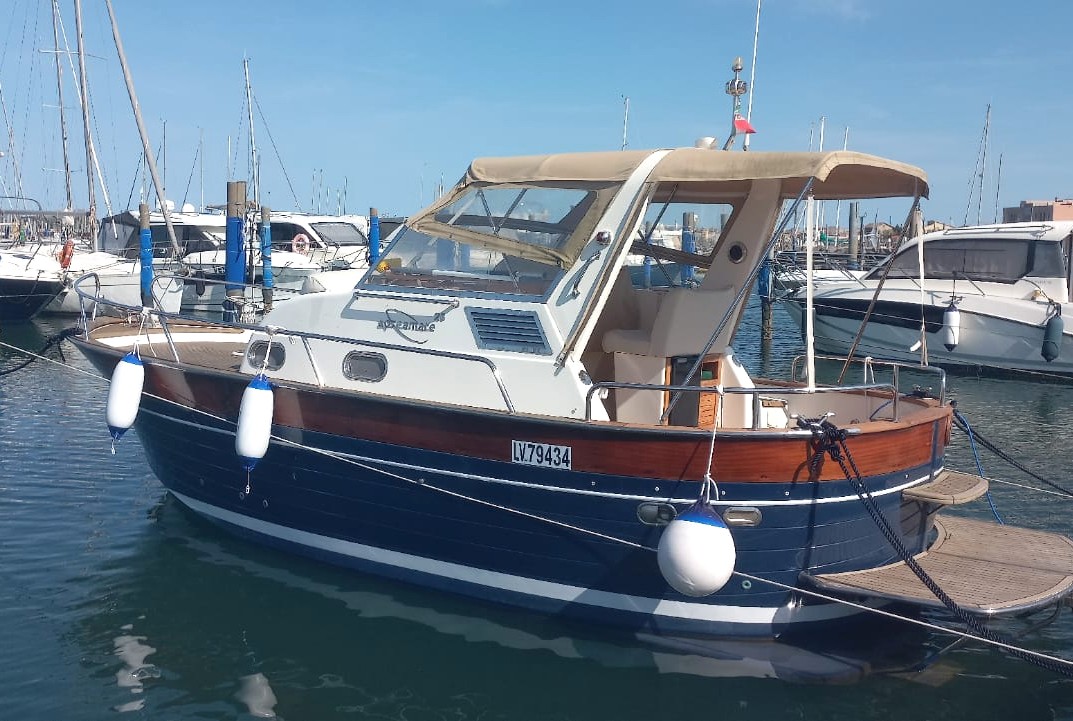 APREAMARE 28 + 2X160hp d3 VOLVO<br><a href=dettaglio.aspx?Id=132 >VAI ALLA SCHEDA</a>